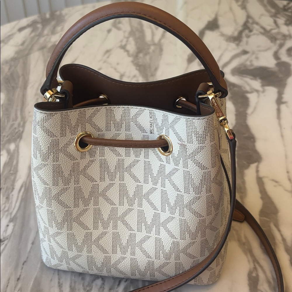 Michael Kors Monogram Cream and Brown Shoulder Bag - Picture 3 of 5